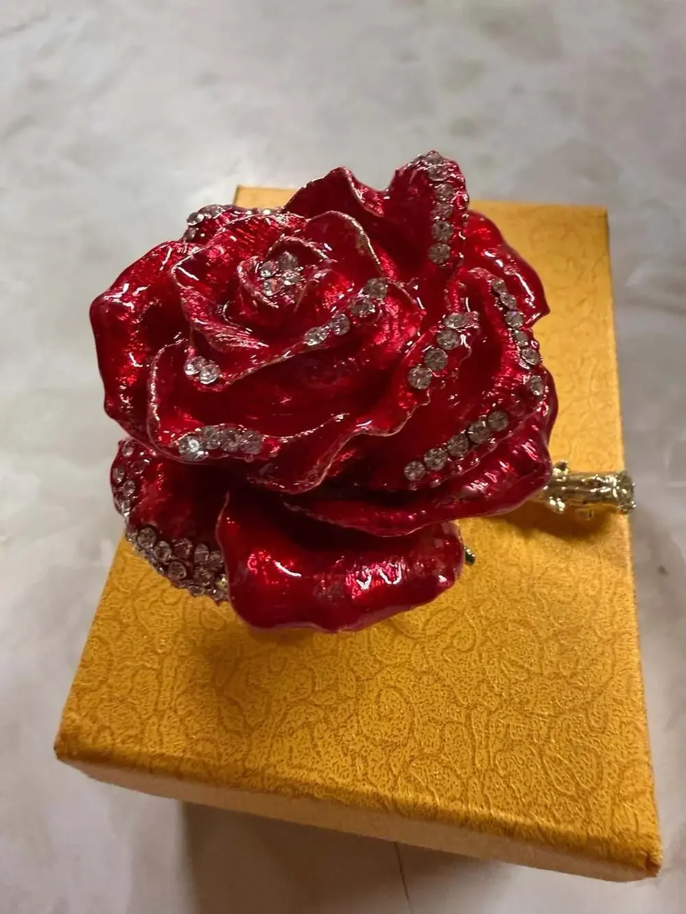 QIFU Red Rose Enameled Hinged Jewelry Trinket Box with Rhinestones